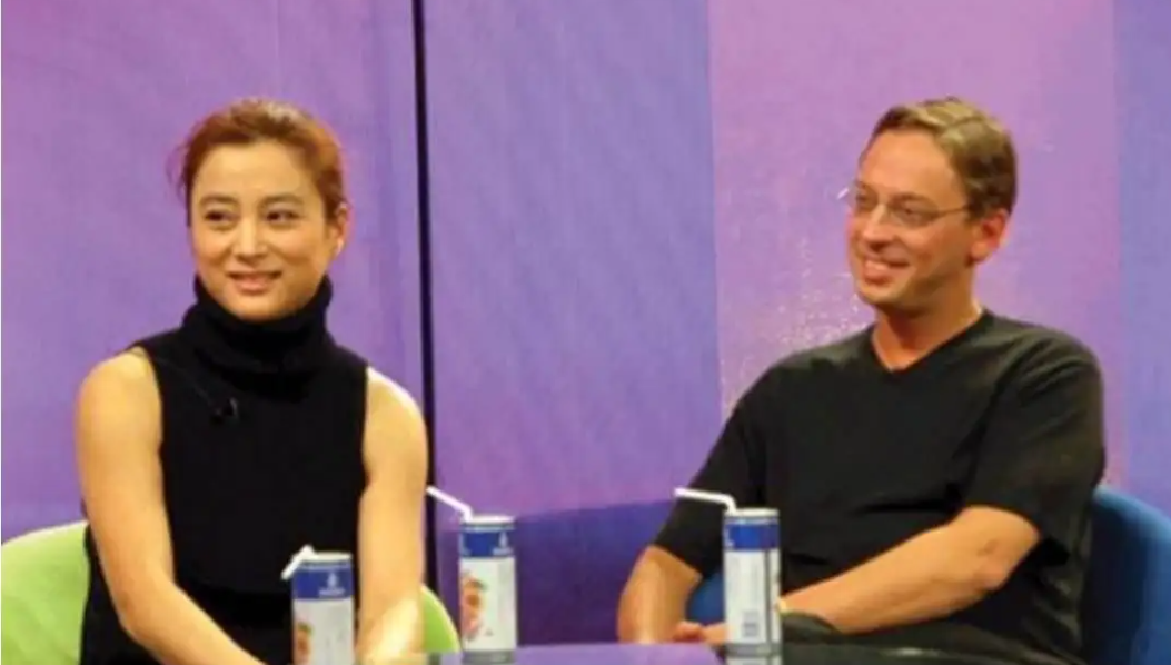 26岁离婚，34岁二婚嫁给犹太富商却两个月见一次面，李玲玉如何了