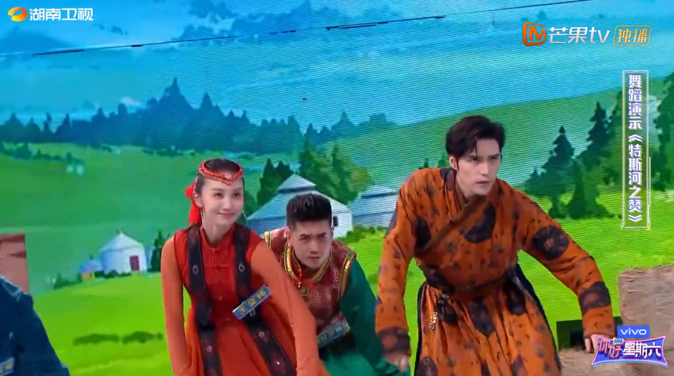 明星跳蒙古舞：阿云嘎气势足，朱正廷秀绝活，秦霄贤像扭秧歌
