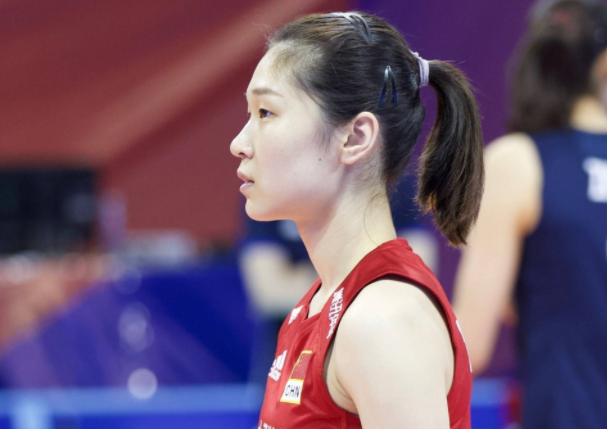 王梦洁和安家杰的关系爆光（王梦洁首次回应“网暴”，亲承不会自暴自弃，曾被称安家杰关系户）-趣拿体育