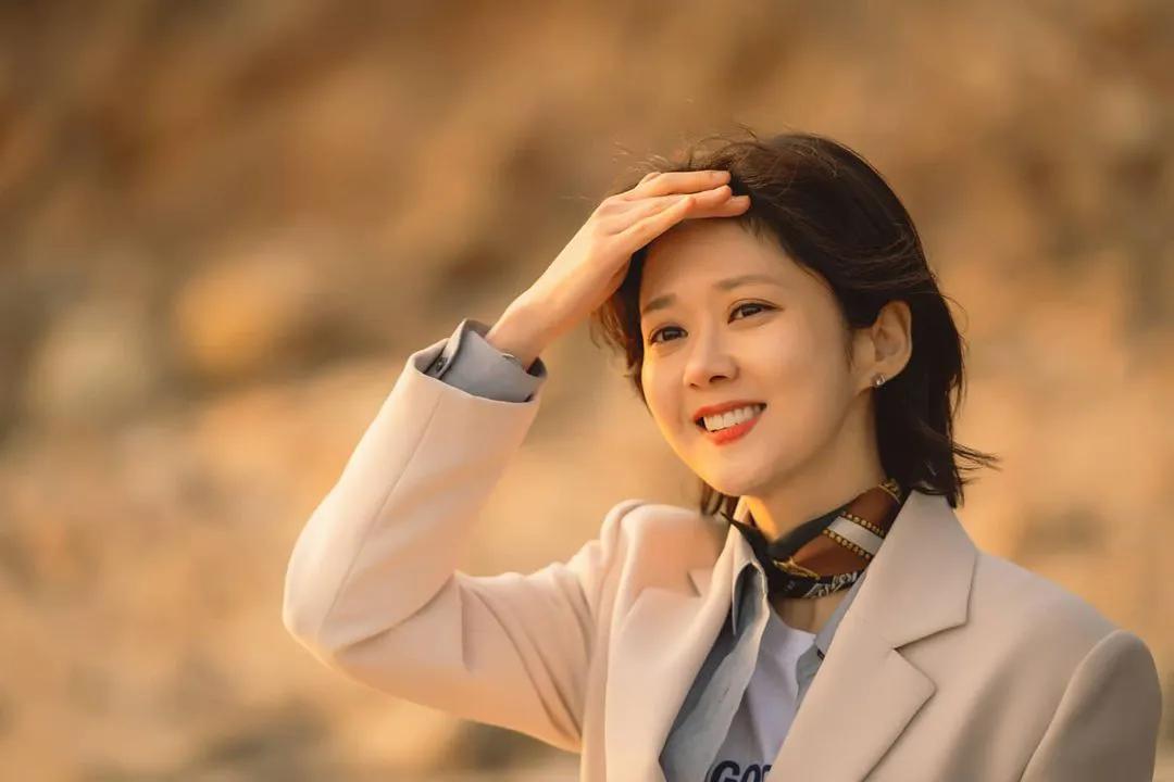 韩国演员张娜拉官宣我要结婚了和小6岁男友交往2年多终于喜结良缘