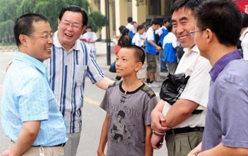 13岁神童考上985名校，茅台承诺资助4年学费，为何仅一年便喊停？