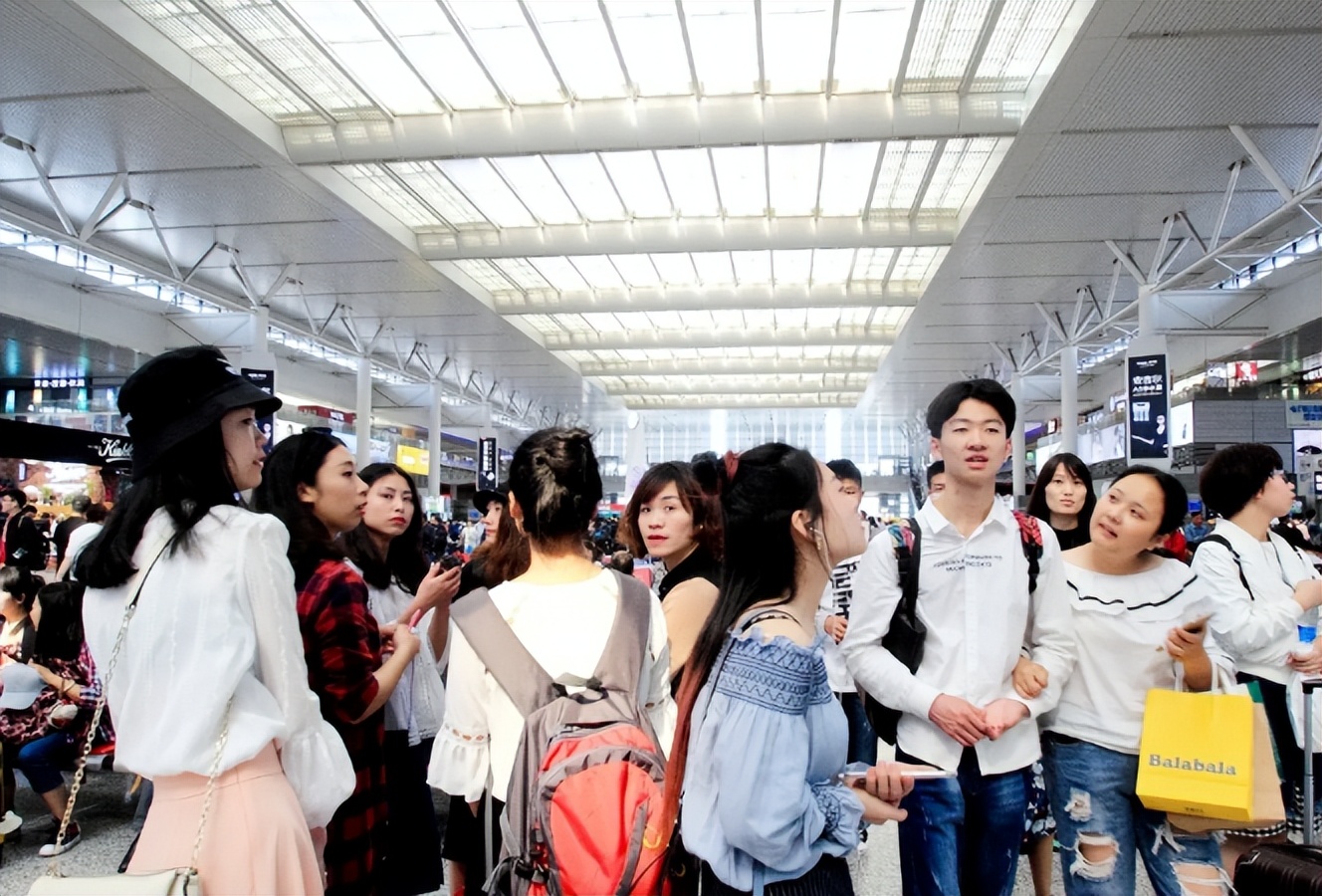 上海多所高校提前放假，学生终于能离沪了，郑州和武汉隔离费全免