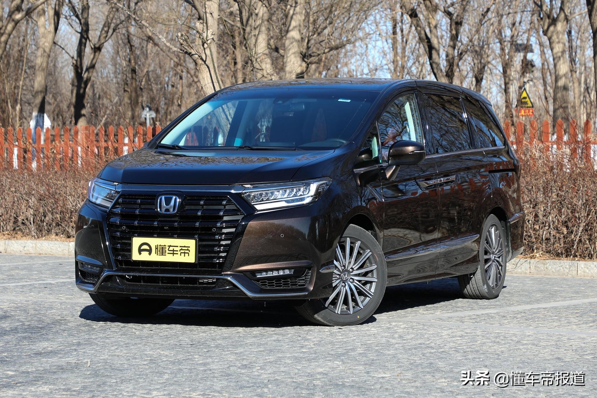 懂车周报| 2022新能源国补退坡30%、首款鸿蒙汽车狂揽订单搅动车市
