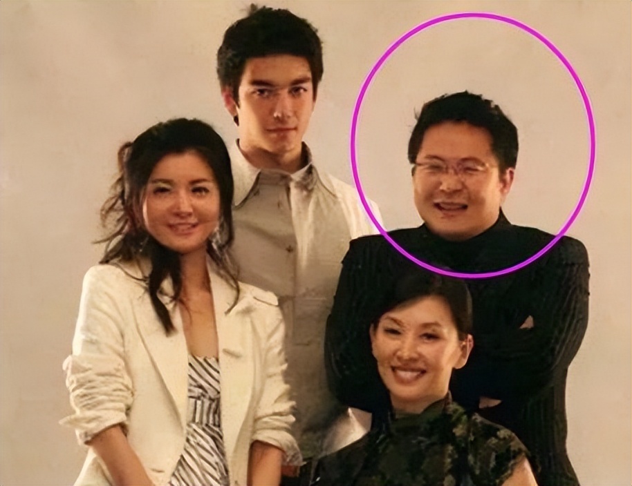 摸腿、陪酒、绝育、自杀，娱乐圈的潜规则，“毁”了多少女孩？