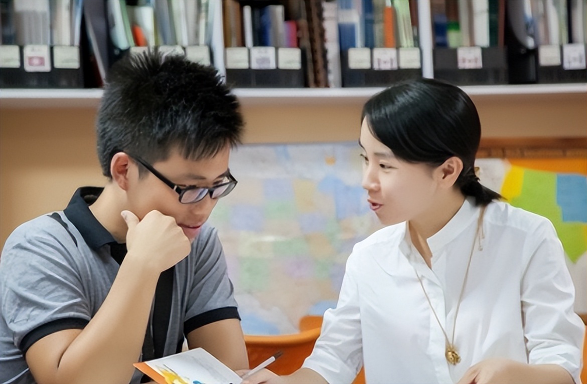 培训班纷纷“下架”后，坊间兴起“新型补课”，演绎挂羊头卖狗肉