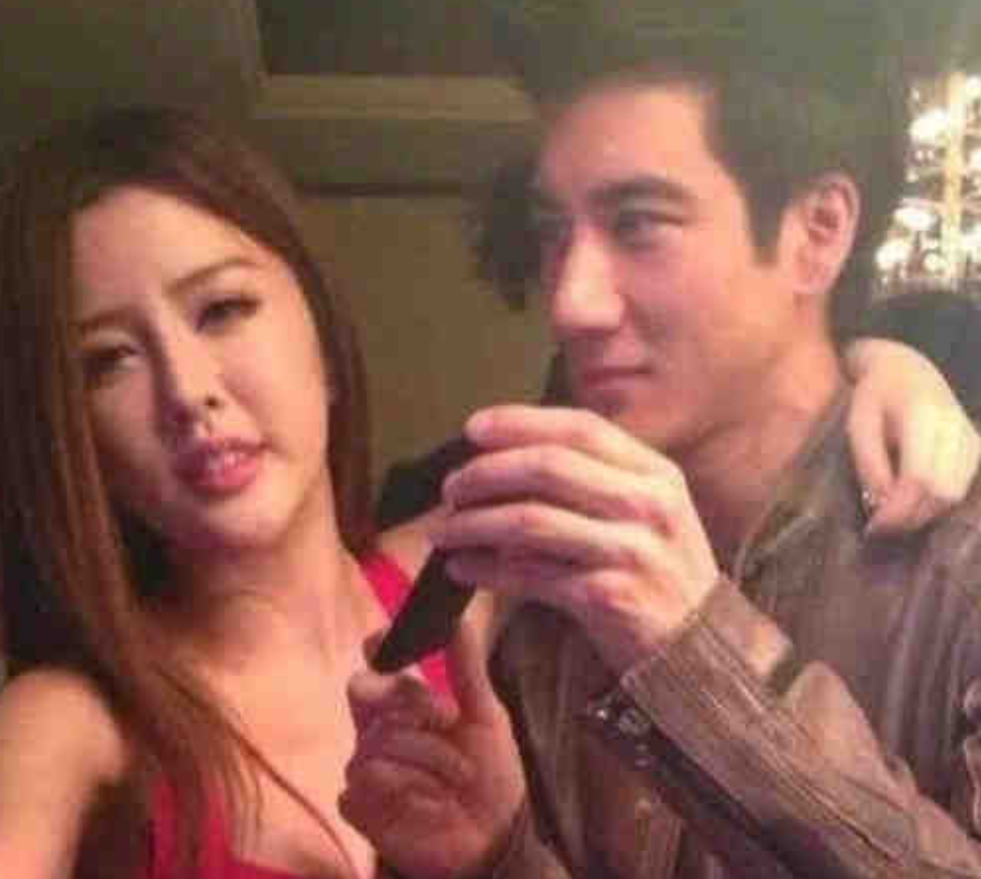 李靓蕾控诉王力宏出轨引哗然，众多细节都对上了，章泽天吃瓜点赞