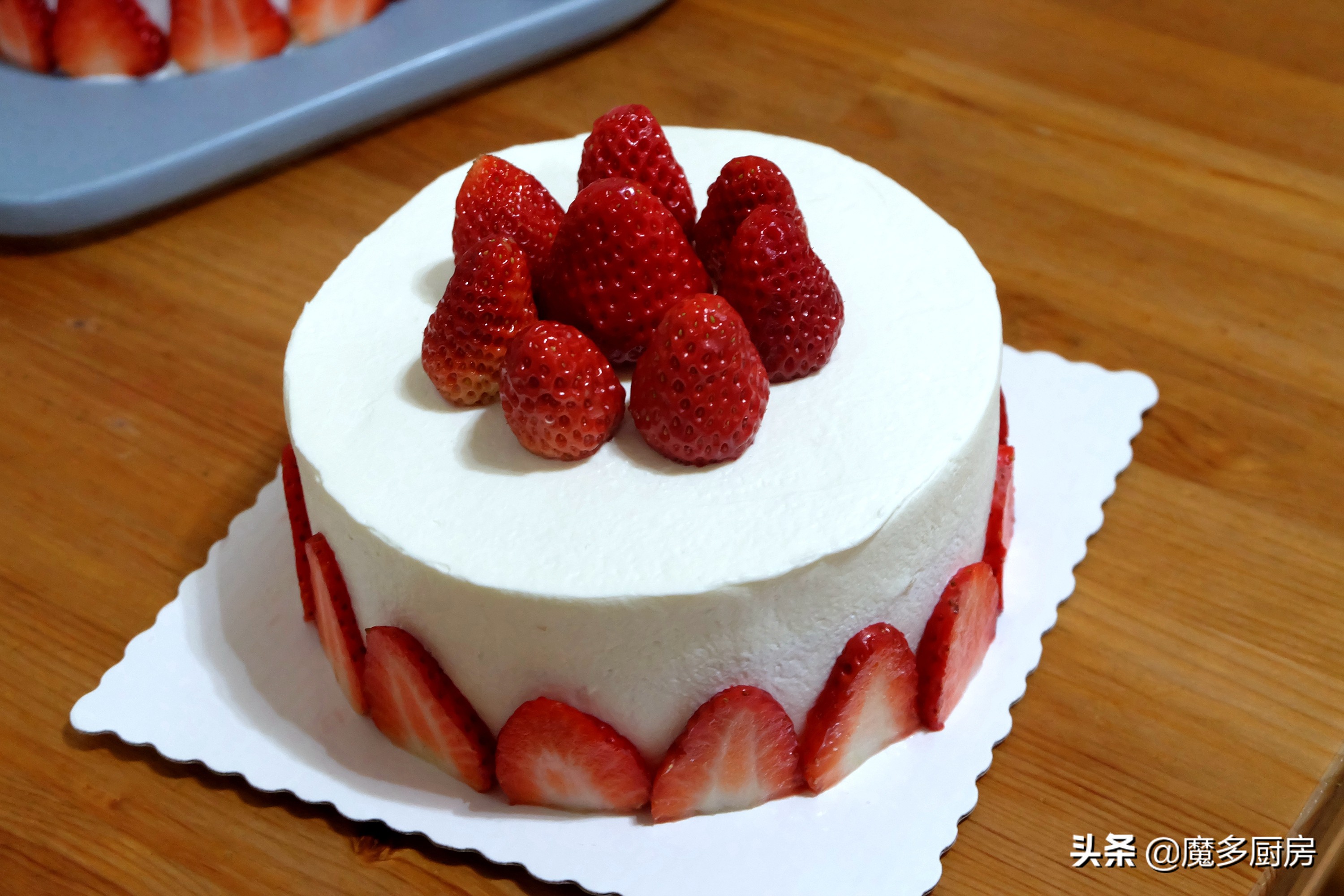 【斑斓草莓慕斯奶油蛋糕】