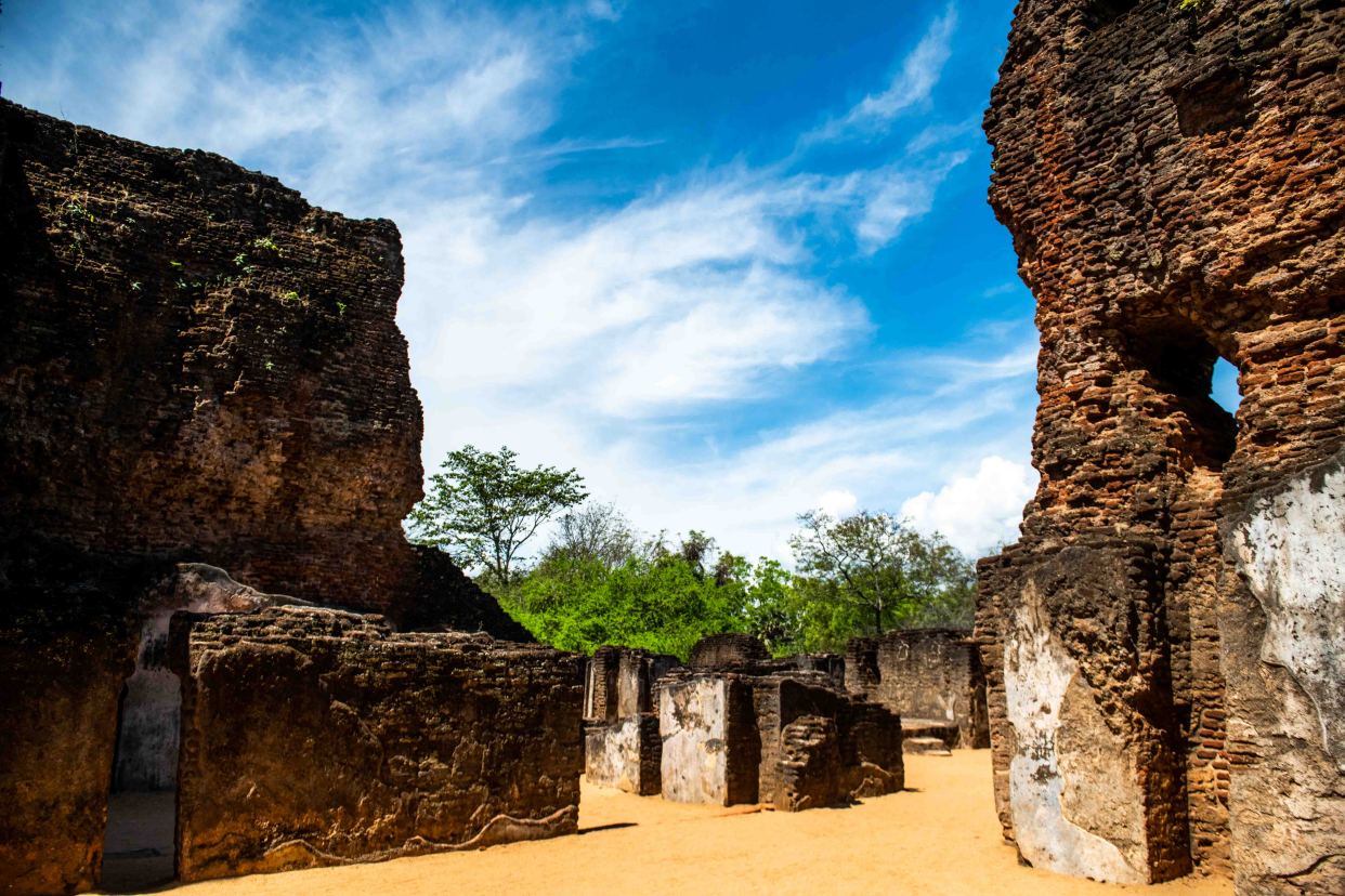 一处超脱于佛教和皇家礼仪的古城,有着精美绝伦的壁画和石雕艺术