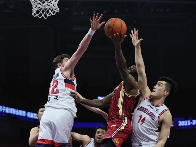 篮球如何过人上篮(如何过人上篮,这里教你几个妙招)