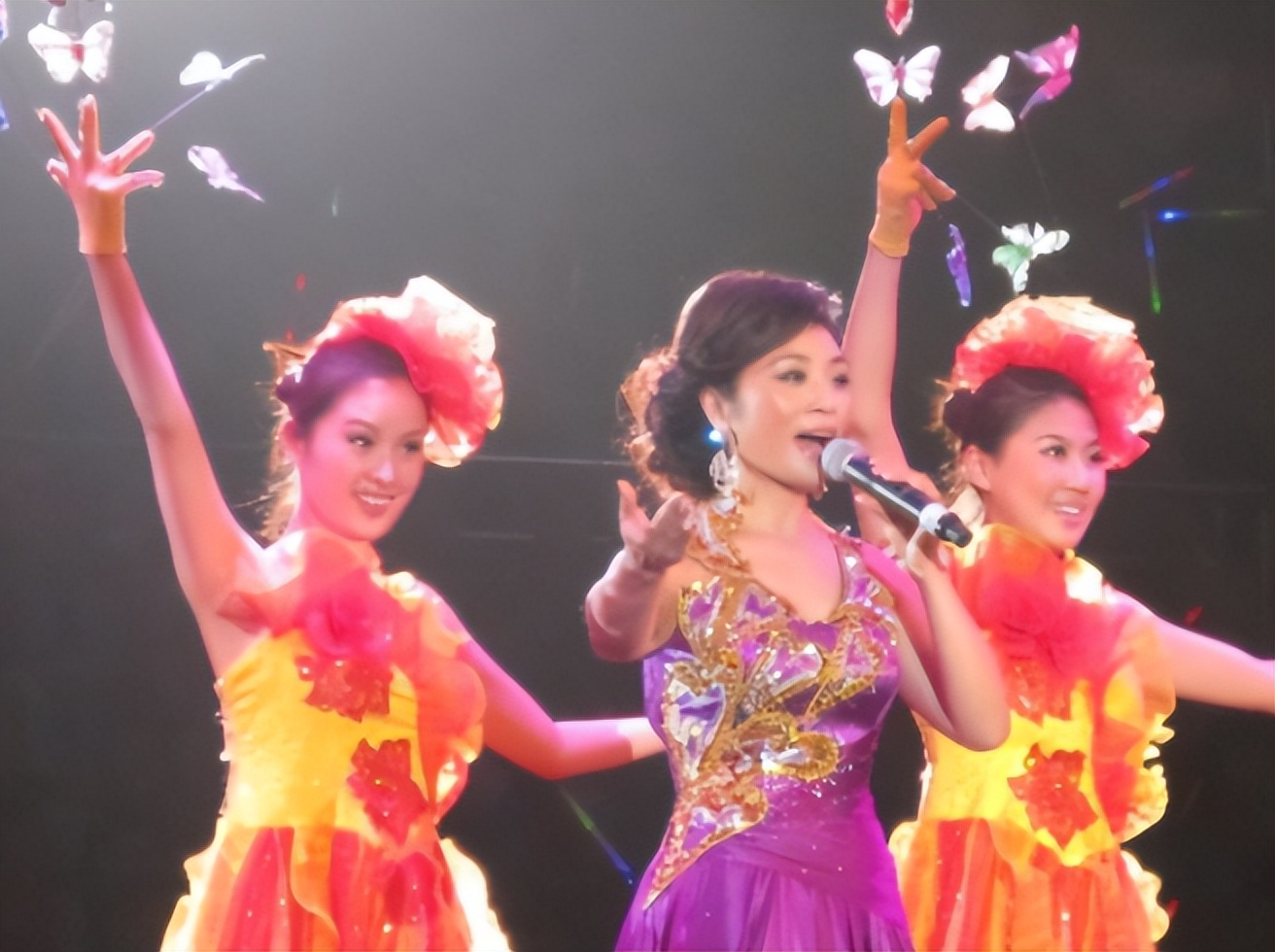 李丹阳：25岁成名，参加14次春晚，有孝心爱唱歌热衷公益的歌唱家