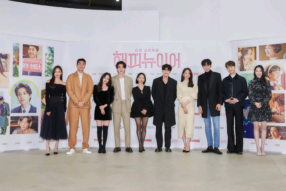 李光洙和徐康俊唯一恋爱的情侣现场给女友李先彬发恋爱信号