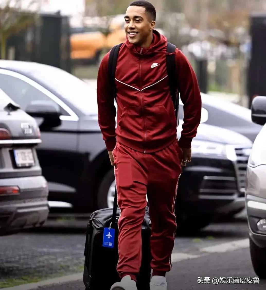 2018世界杯英格兰足球衣（世界杯各国都穿了什么？C罗内马尔帅到起飞，英格兰队西装只有600）