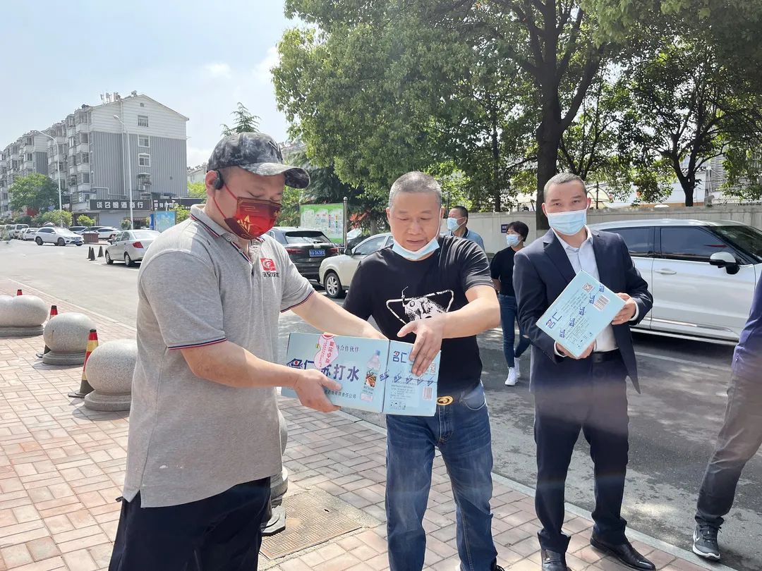 爱心汇聚，同心抗疫
