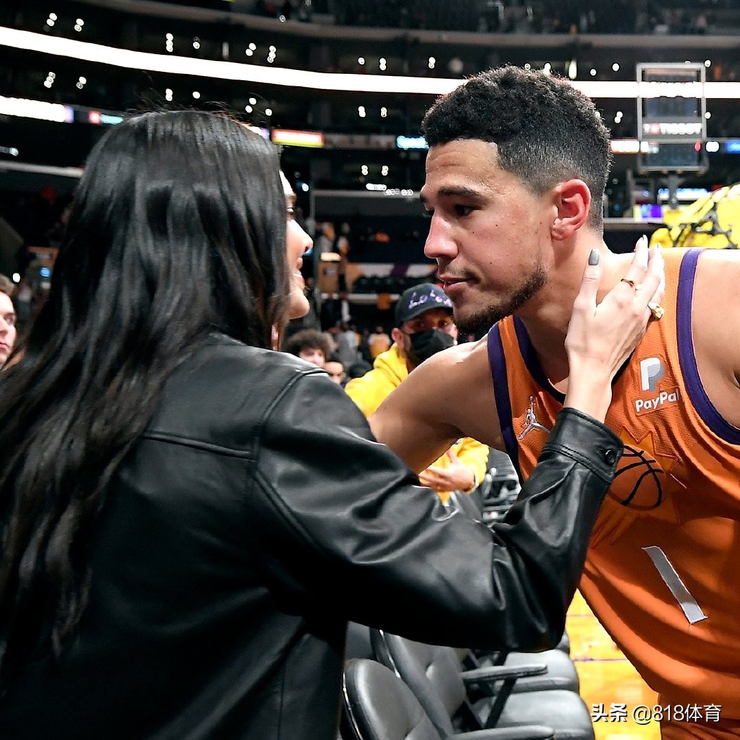 nba球員布克戀情（又有新歡？詹娜與布克分手結束2年戀情,剛攜手出席卡戴珊大姐婚禮）