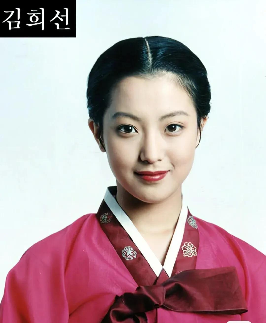 她曾经是韩国第一整容美女，现如今还是风韵犹存
