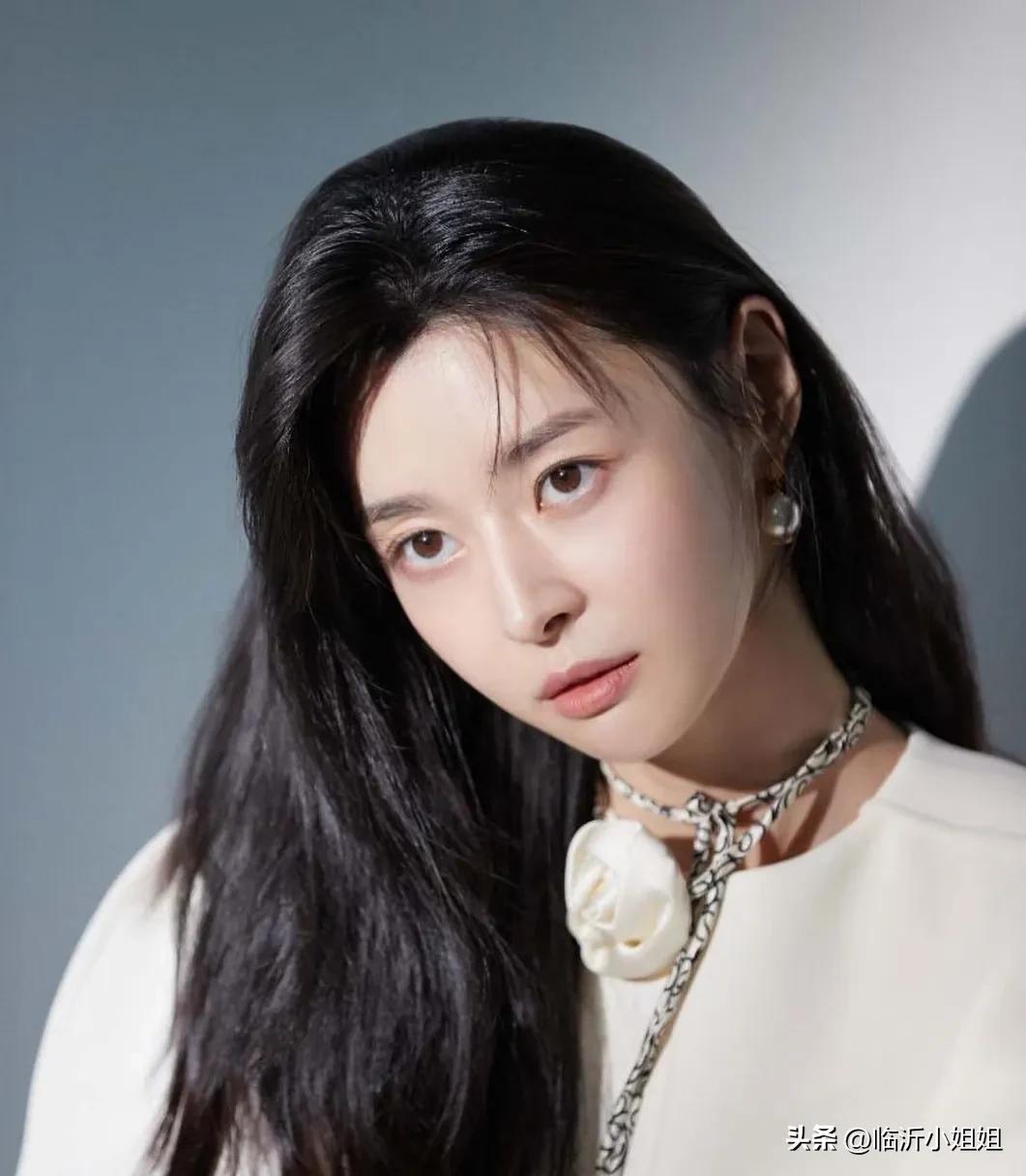 权娜拉,容颜精致的优雅美少女,靓丽身姿,展现无穷的迷人魅力