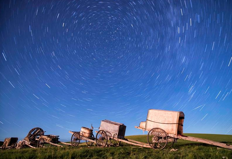 十二首古人描写夏夜的诗词，看古人如何仰望星空，触笔成荫