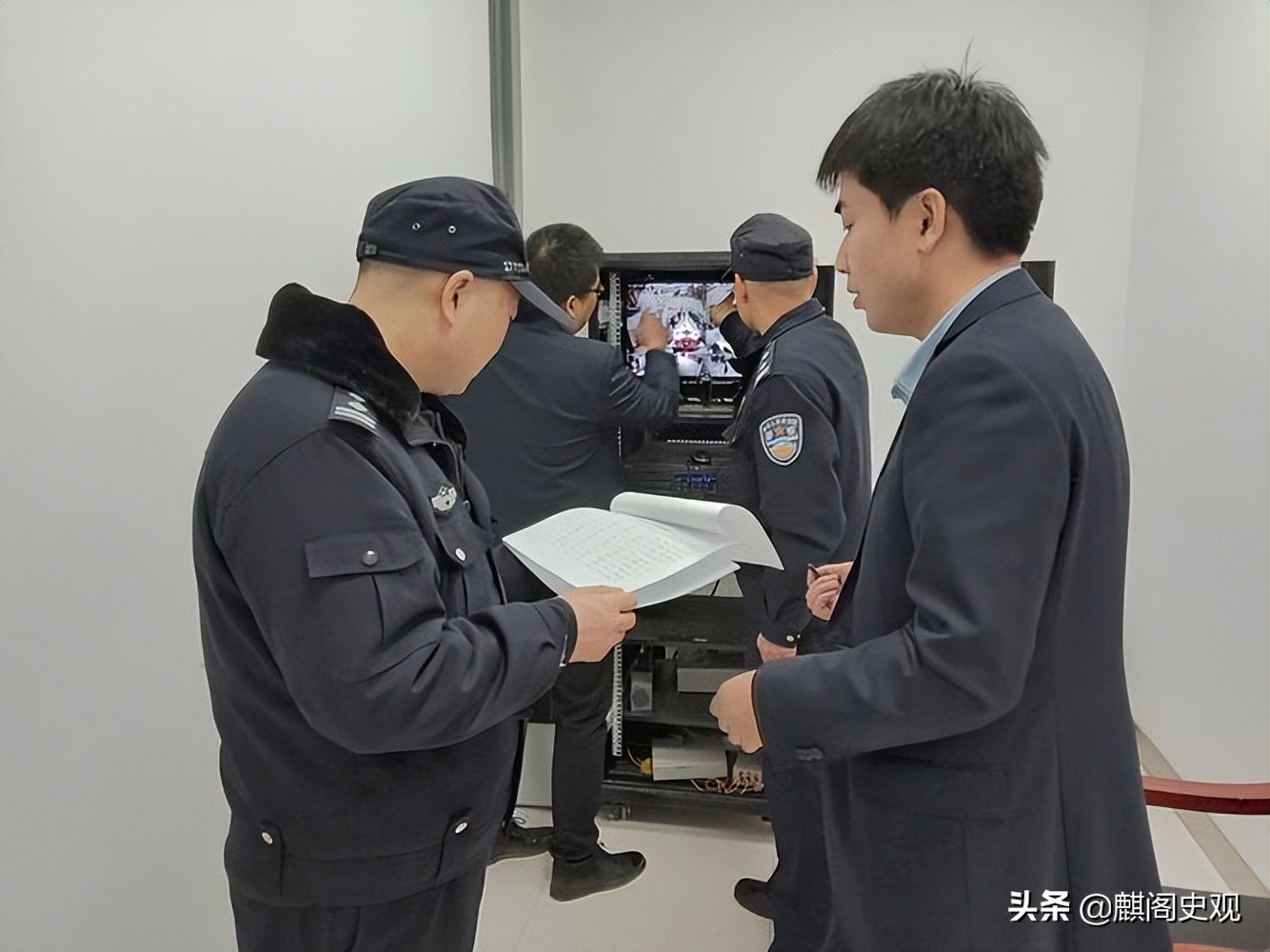16年浙江服装厂一员工，月流水1亿引警方怀疑，调查牵出200亿大案