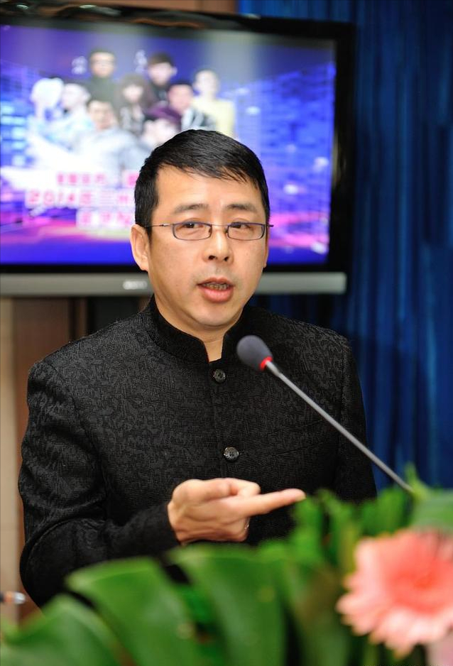 央视主持人阿丘(阿丘:包养2女大学生,还要替中国道歉?