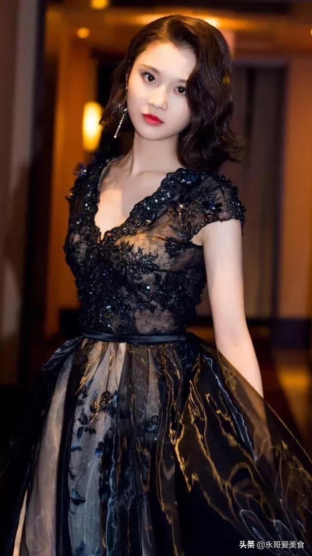 张慧雯，北舞美女演员，清新脱俗，靓丽迷人