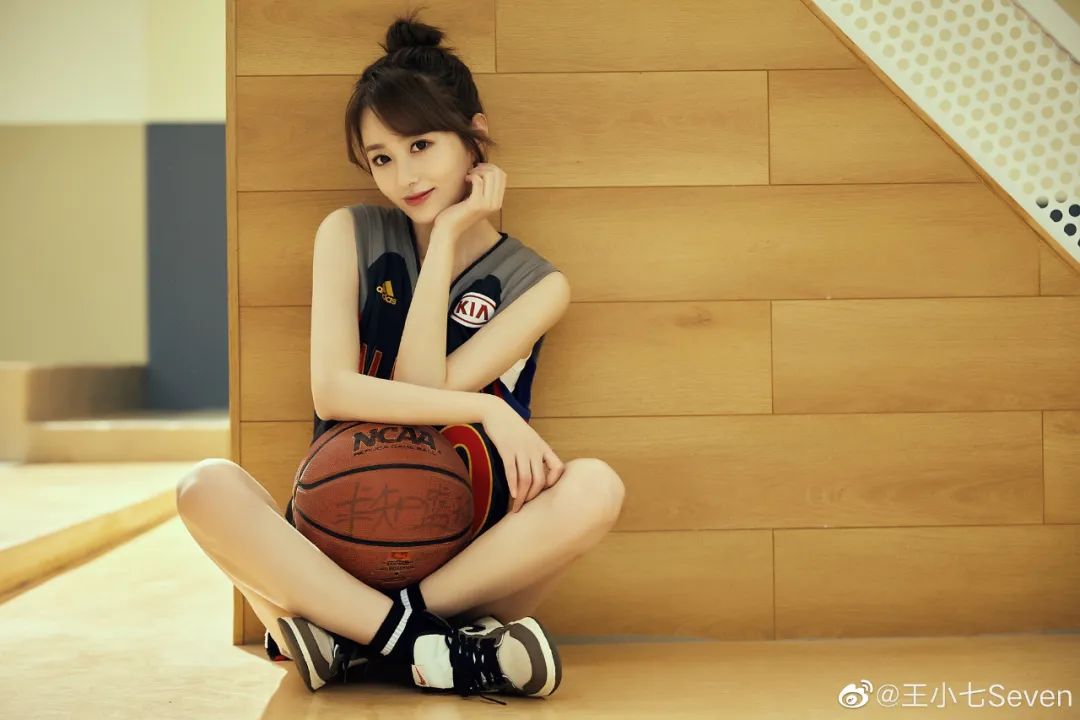 腾讯nba女主播小七(长江以北,小七最美)_篮球新闻 - 黑白体育