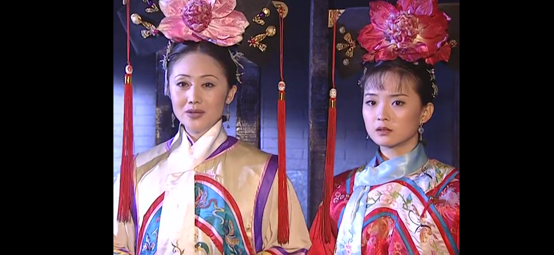 明明是同一个演员,但是在续篇中似乎换了脸,王后的脸发生了很大的变化。