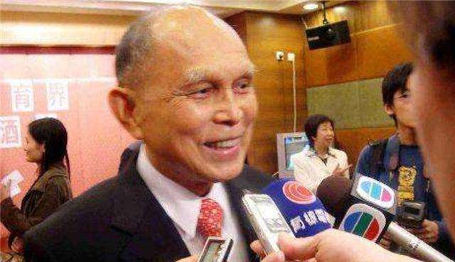 霍英东二房冯坚妮，霍母百般阻拦下偷偷迎娶，让霍英东钟情52年