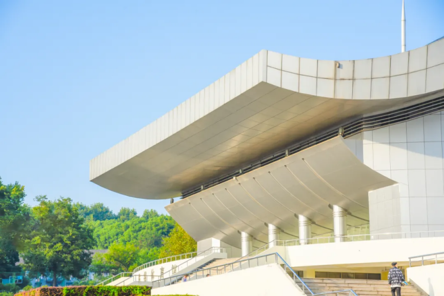 羡慕！湖北这所高校为学生提供3000个岗位，每年发放奖助学金近2000万！