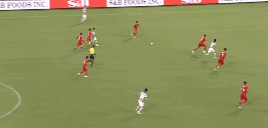 国足三十九分几秒进的乌龙球（回放国足3次丢球！超级乌龙球，防守6人看戏，后防核心被打爆了）