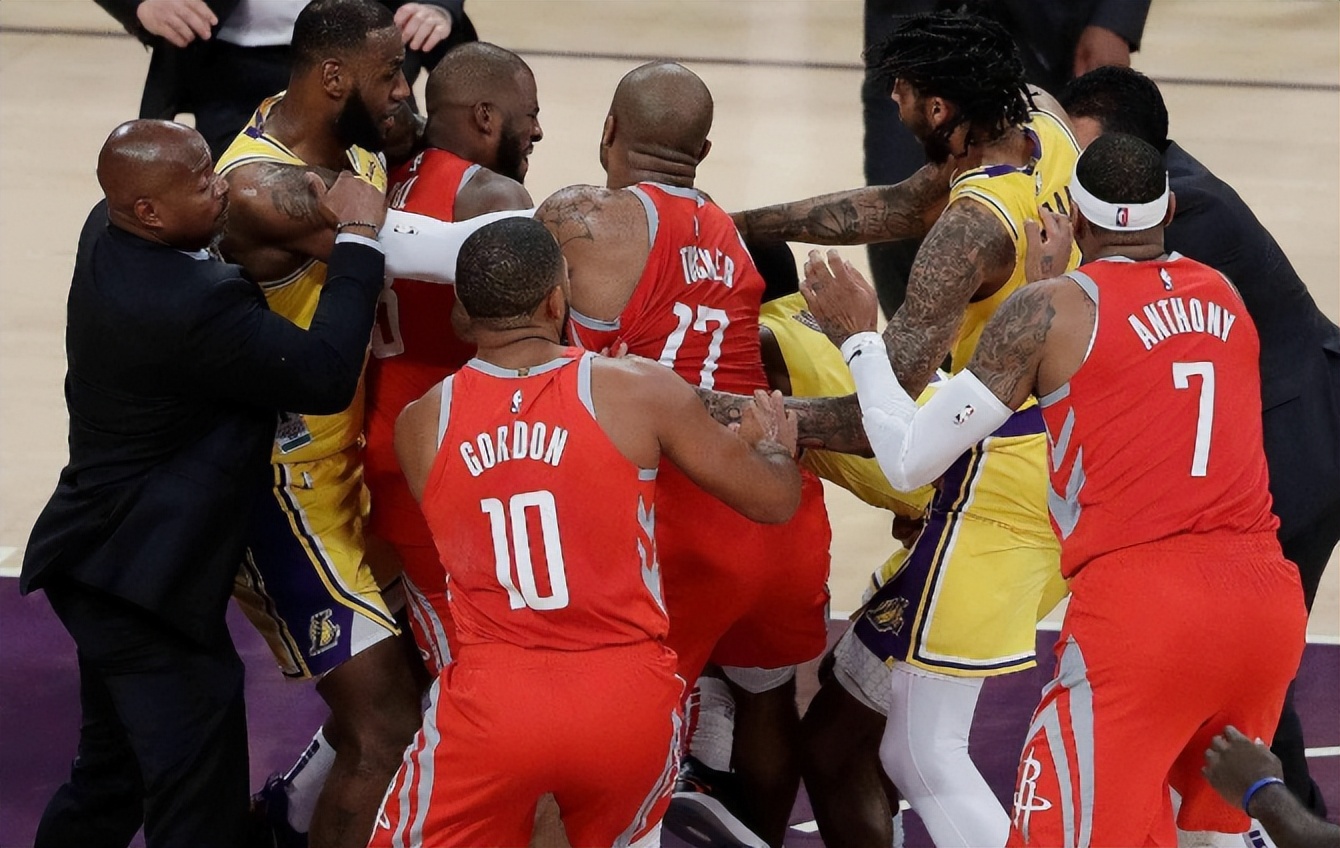 nba为什么要拉队友（同样是顶级控卫，保罗大合同拿到手软，隆多却四处流浪，为什么？）-华海博客