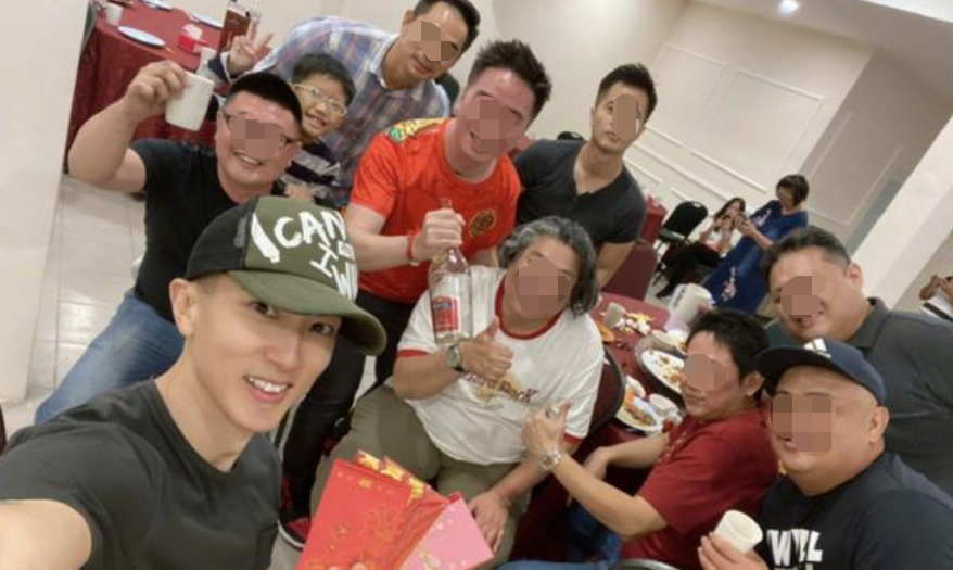 男星吴尊打球晒伤好严重！背部起三大片水泡，脖子上脱皮痕迹明显