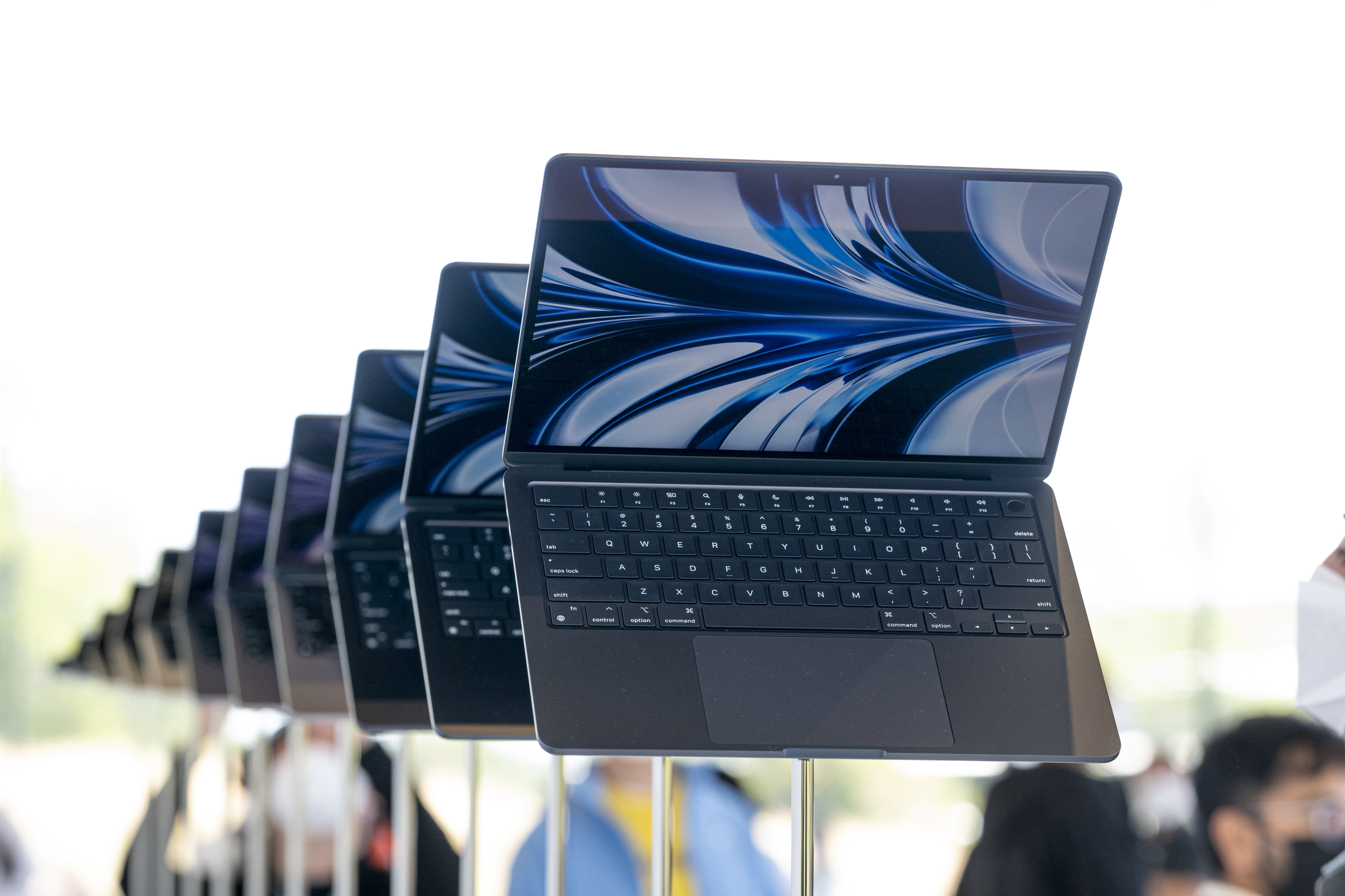 蘋果超薄筆記本報價（史上最大 15.5 寸 MacBook Air 要來了？分析師曝明年該時間推出！）