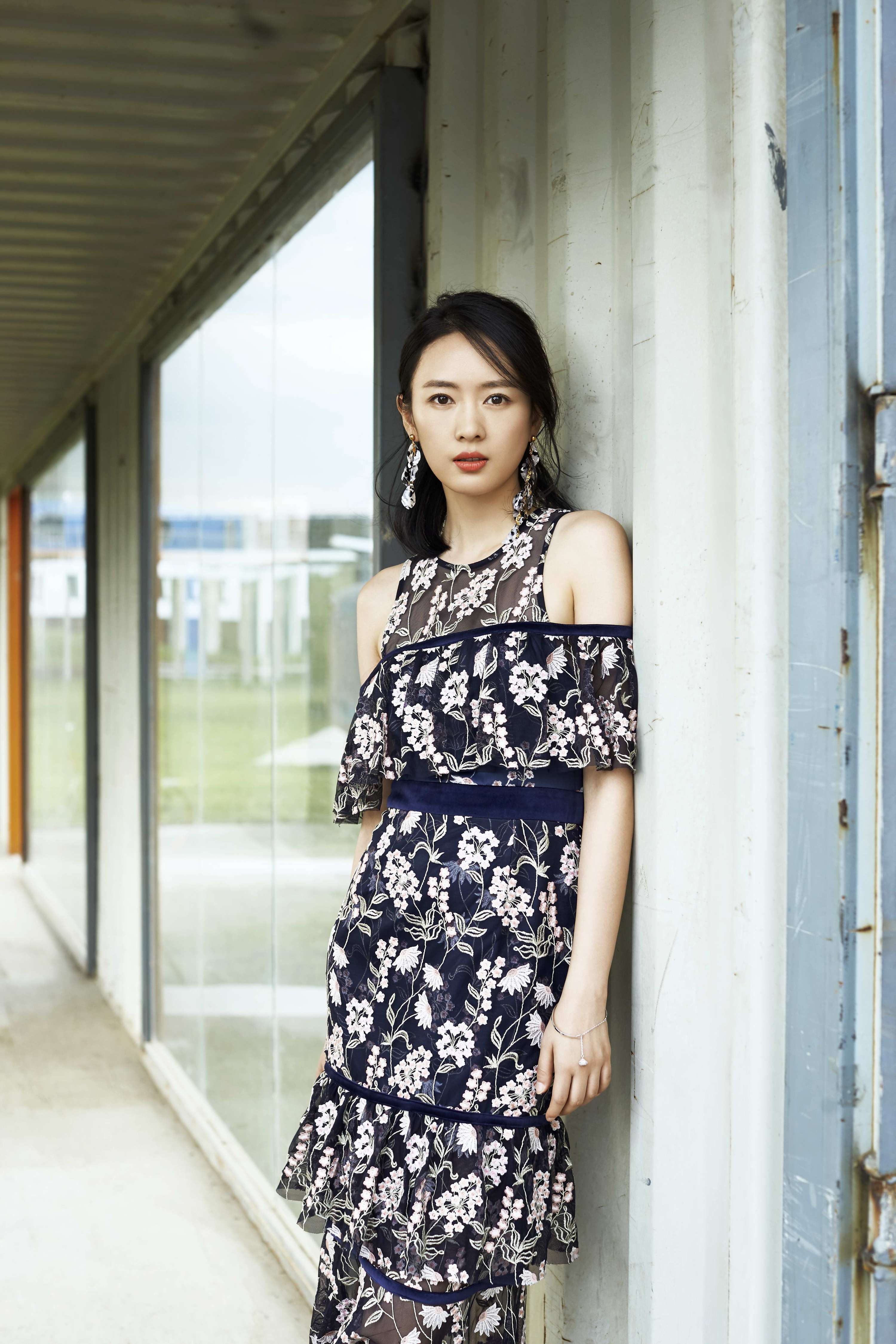 热度,流量,合作,天时地利人和,一切都偏到与童谣,所以她得到白玉兰奖