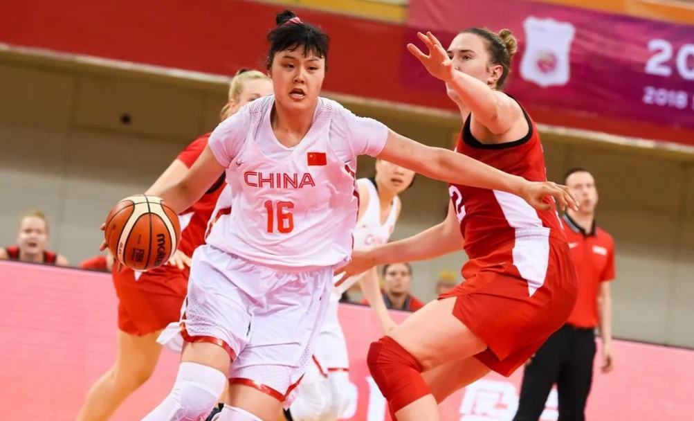 女篮世界杯分档出炉中国队第一档(FIBA正式官宣！世界杯战力榜美国女篮排名第一，中国队跌到第三)