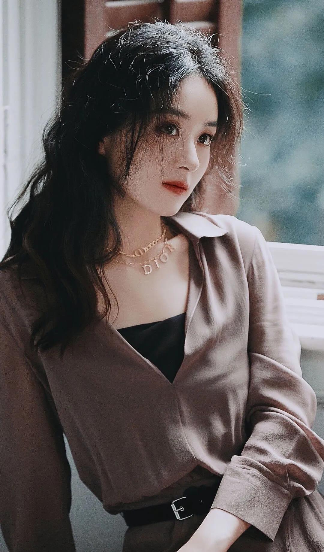 赵丽颖竖屏壁纸：颖火虫们，赵丽颖值得你一直爱吗？