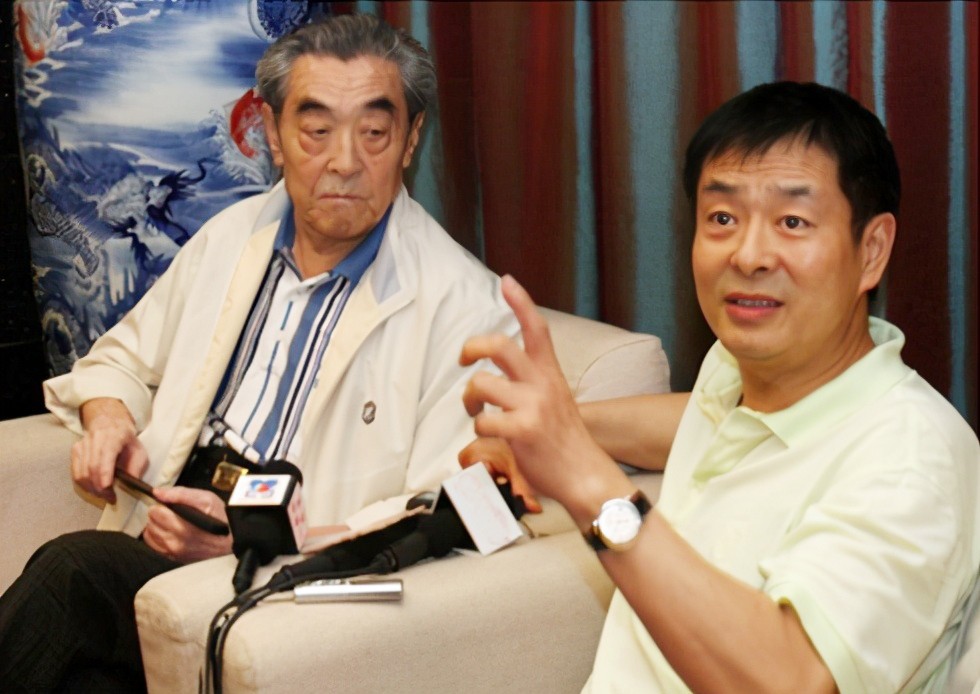 濮存昕“消失”的九年：丧弟又丧父，晚年不再演戏，只想照顾母亲