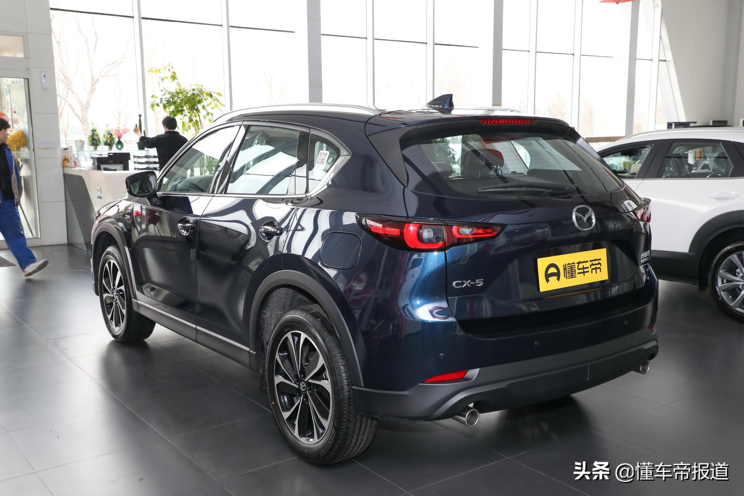 马自达 5（新车｜预售17.98万元起，性价比有提升！新款马自达CX-5实拍）