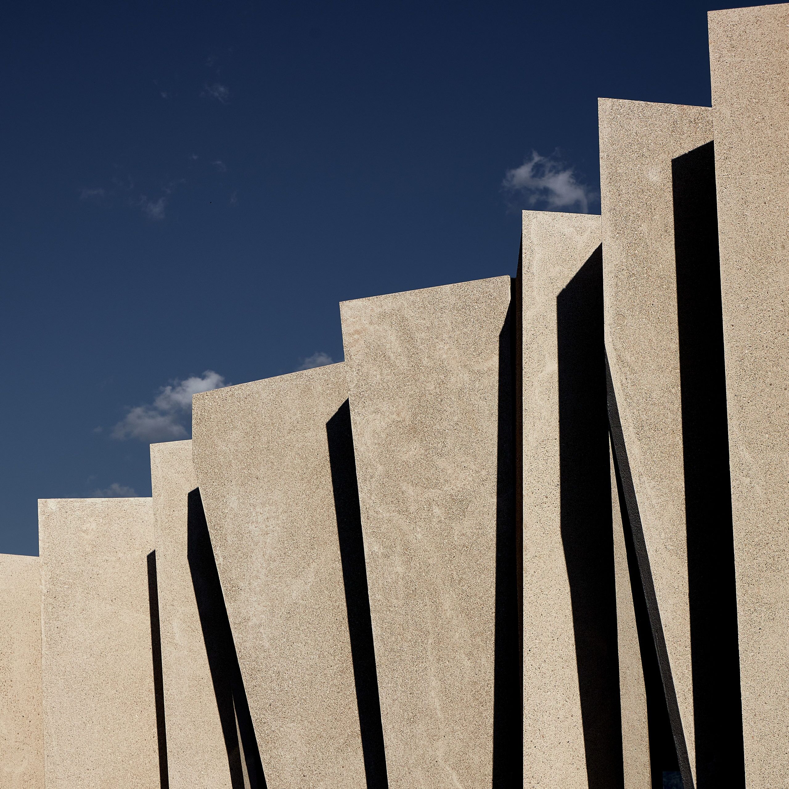 帮助酒香走出酒巷的酒庄建筑