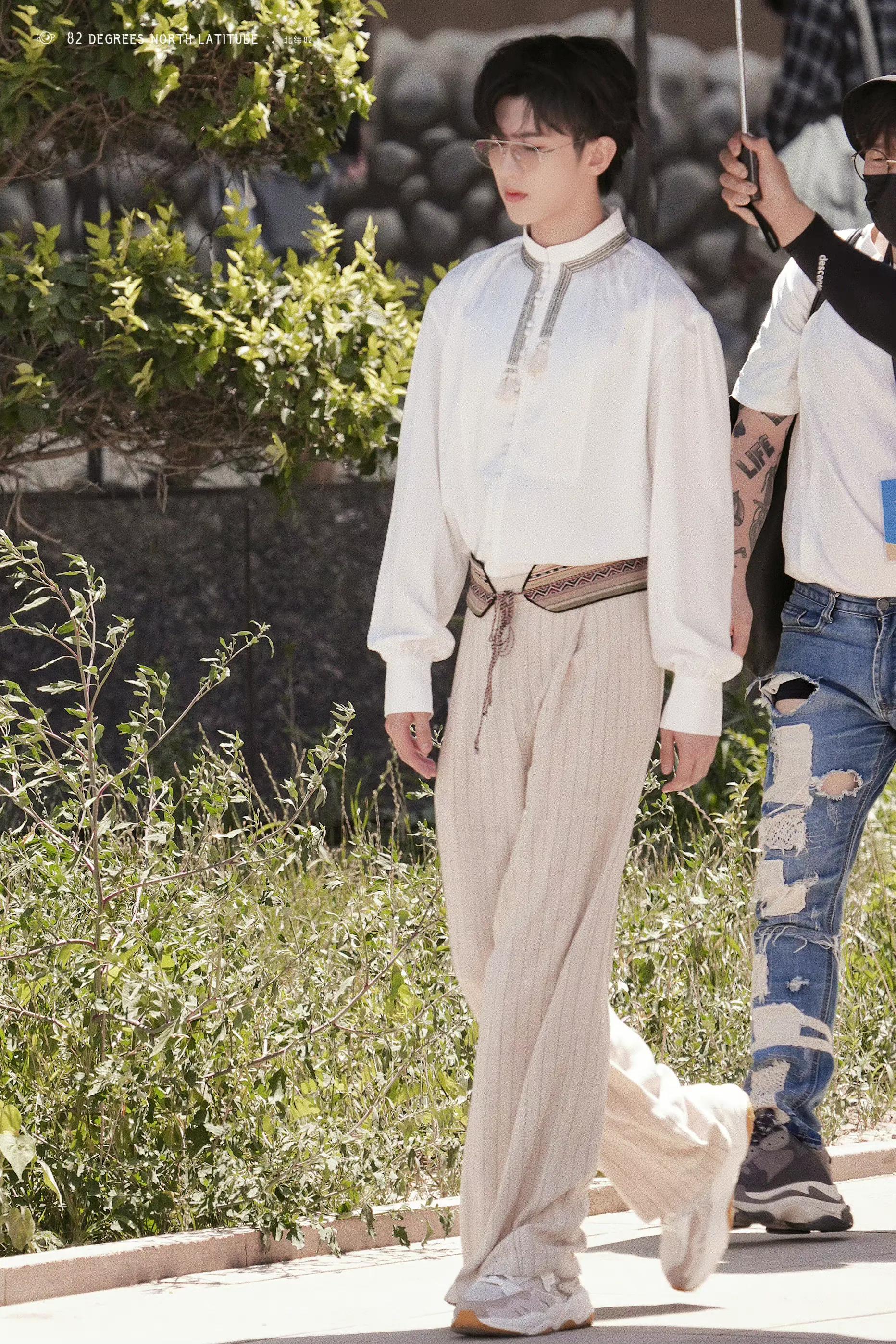 《奔跑吧》直播截图之蔡徐坤和跑男新疆路透来啦