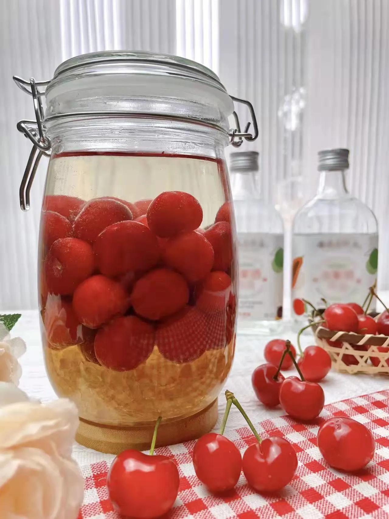 酒泡樱桃多久不能喝了(樱桃泡酒时间长了还能喝吗)