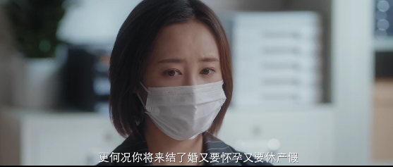 30岁老人狂奔的国产喜剧！满是狗的血，超“大尺度”的夜店群剧