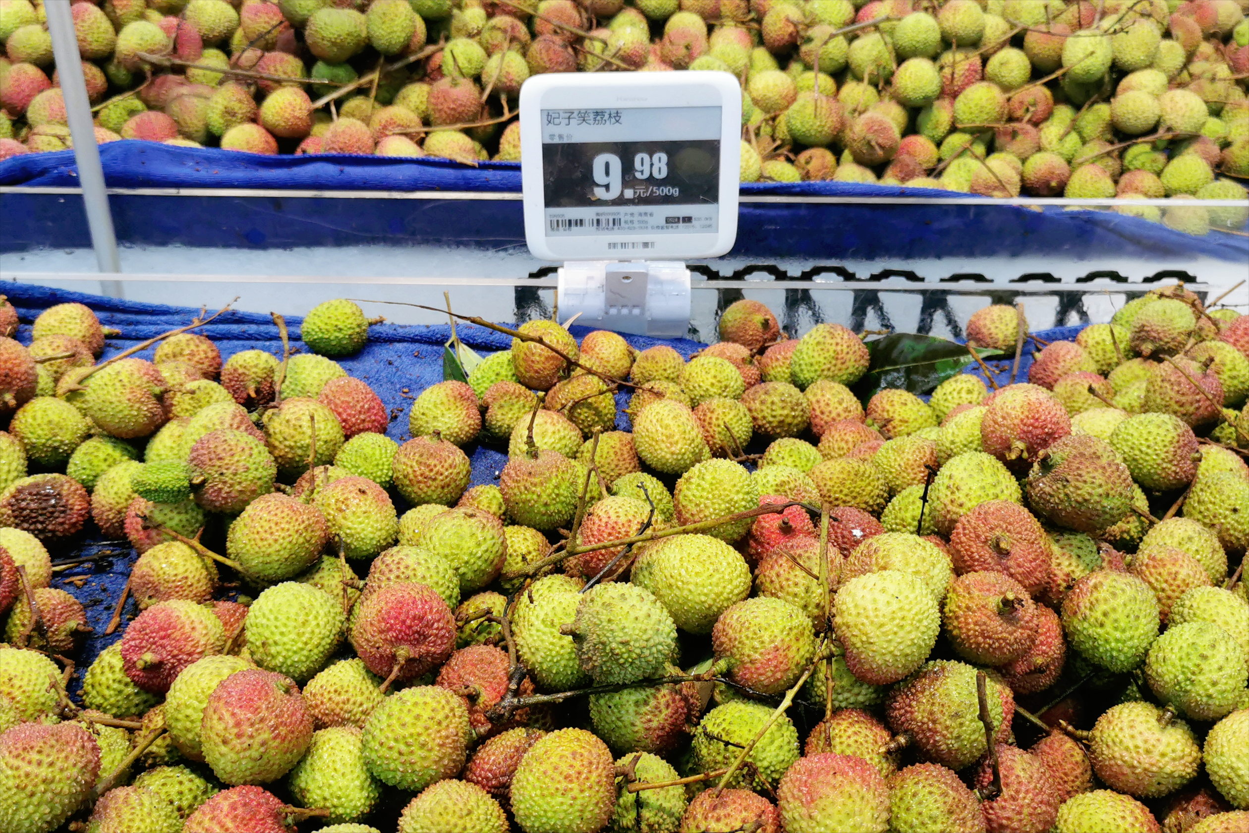 皇冠梨多少钱一斤2022(今年水果明明不便宜，为什么新闻一直在说水果降价了？)