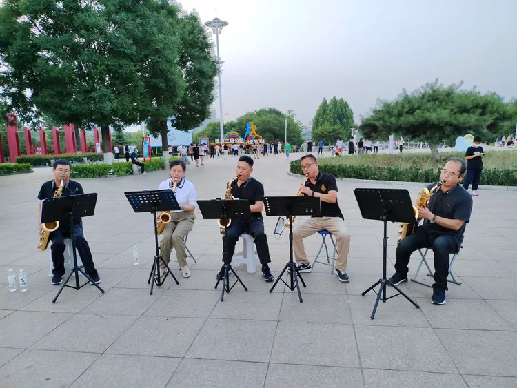 赞！钢城区街头艺人展演亮相大汶河广场！