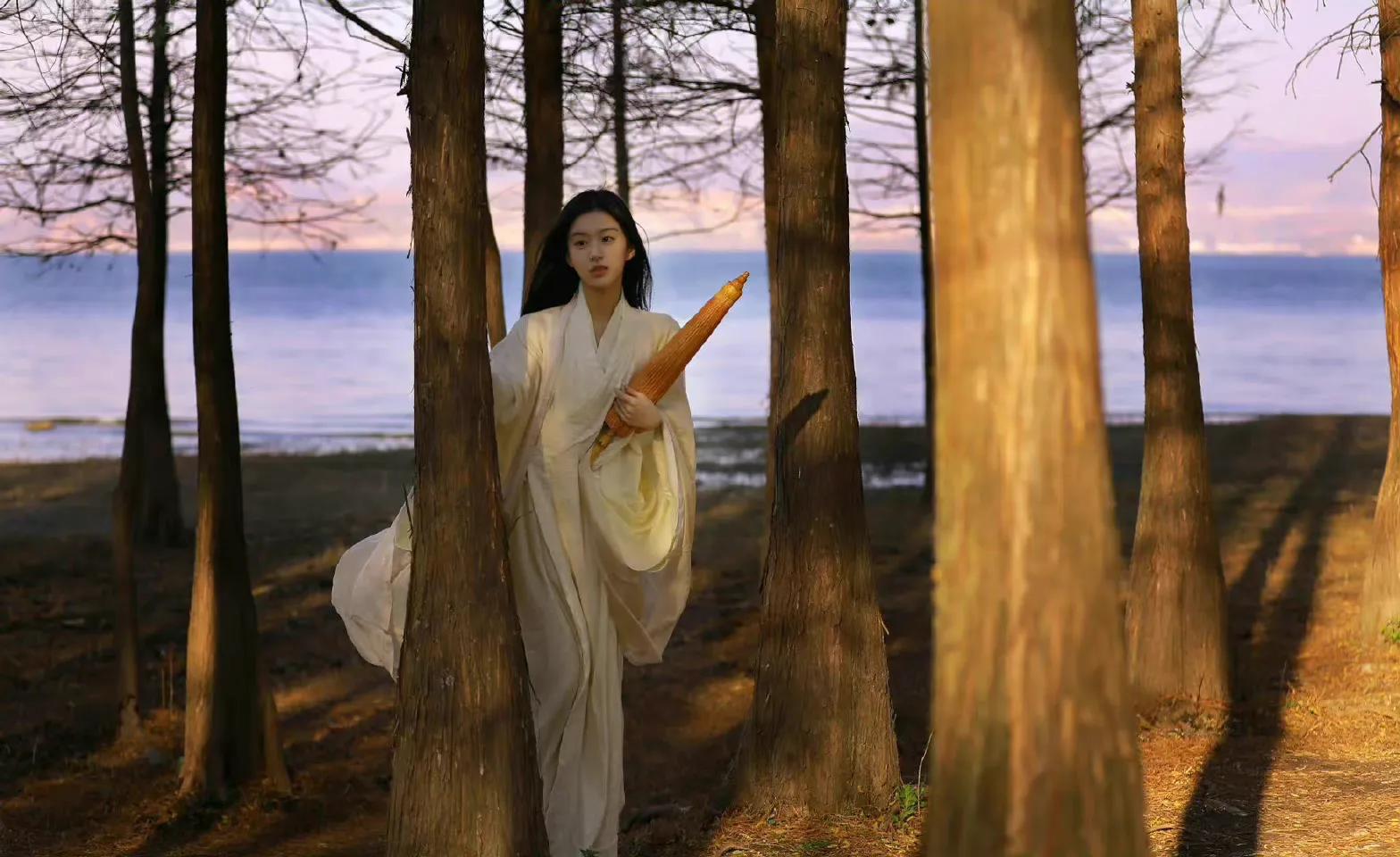 02年小花包上恩的古装造型，有一种别样的美，柔情似水，佳期如梦