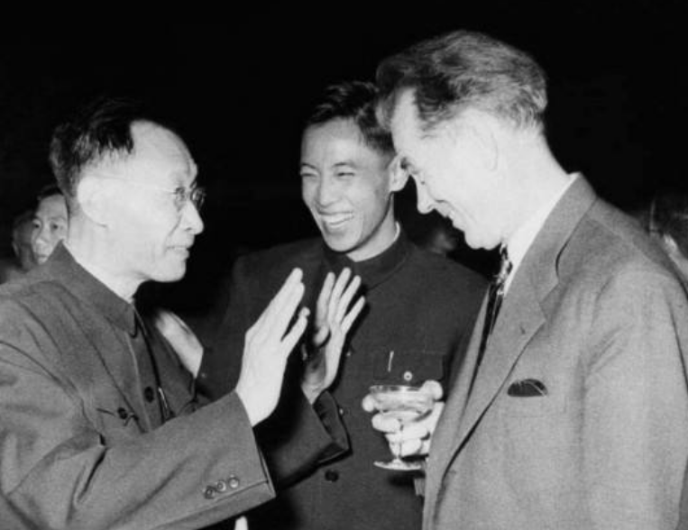 毛主席打算定都，为何又突然改主意？叶剑英预言北京是首都