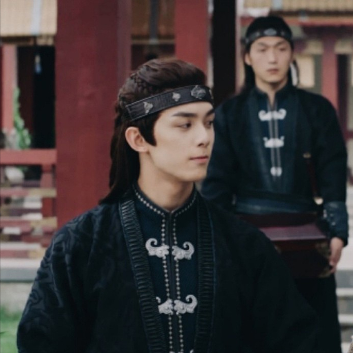 抹额造型别乱用，有人冷峻洒脱，有人呆萌可爱，关键还得脸型扛