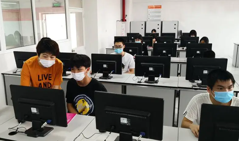 毕业生收入排名更新，码农占了多半席位，可过来人奉劝谨慎报考