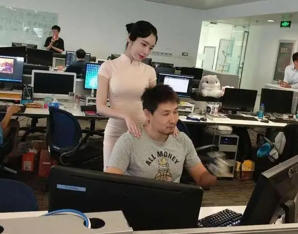 “理想男友”职业排名，程序员第三，“聪明绝顶”的医生成榜首