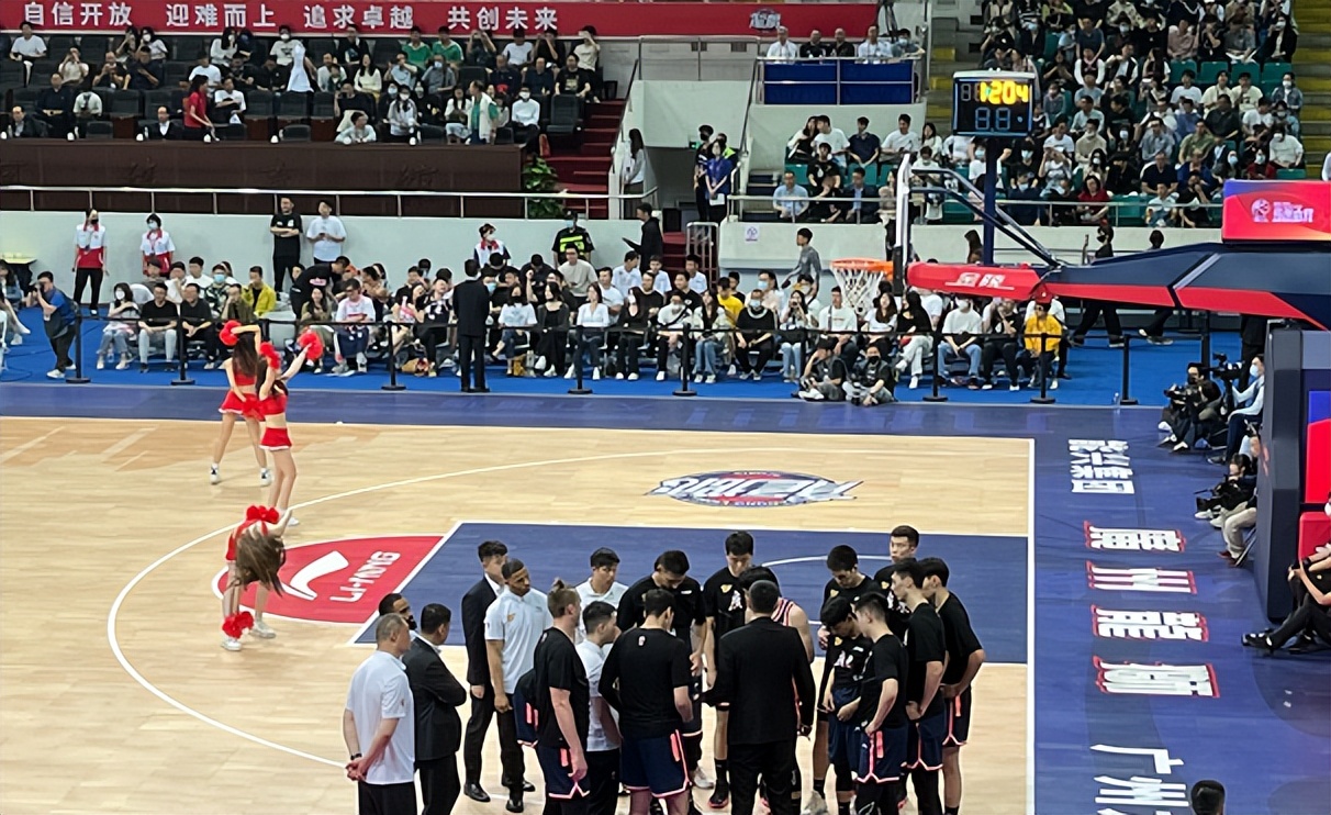 cba廣東隊為什么易建聯(lián)不上場（易建聯(lián)肩膀拉傷！廣東男籃遇傷病沖擊，隊醫(yī)解讀，老將們吃不消）