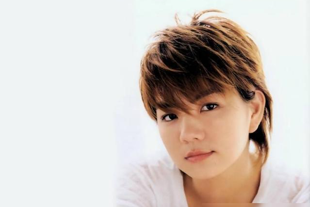 Ella陈嘉桦：假小子变得女人味十足，产房围观生产引争议？